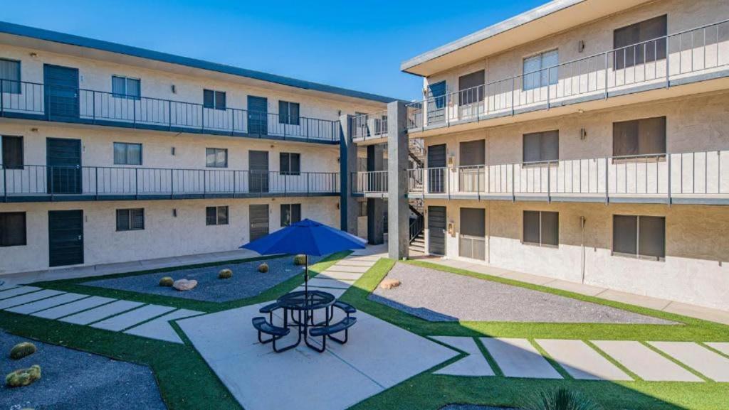 Gorgeous Cozysuites In Camelback With Pool Parking Phoenix Exterior photo